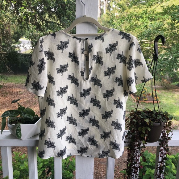 Patterned Crop Top - Picture 3 of 3